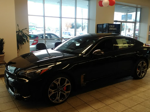 Car Dealer «World Car Kia South», reviews and photos, 7915 Interstate 35 Access Rd, San Antonio, TX 78224, USA
