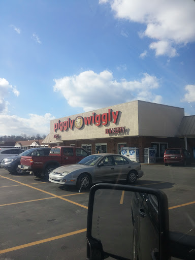 Grocery Store «Piggly Wiggly», reviews and photos, 18 Perry Morris Square, Milton, WV 25541, USA