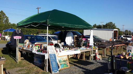 Flea Market «Front Antique & Flea Market», reviews and photos, 409 S Commerce Ave, Front Royal, VA 22630, USA