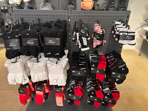 Shoe Store «Finish Line», reviews and photos, 1400 Willowbrook Dr, Houston, TX 77070, USA