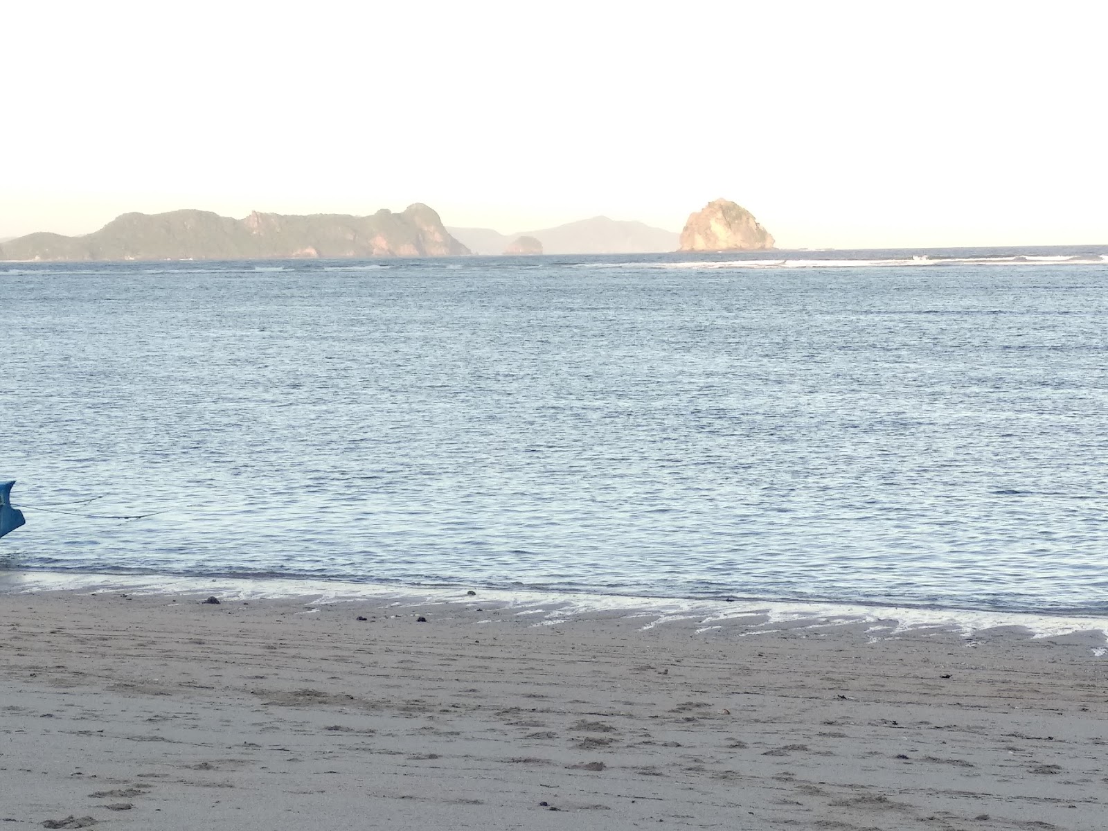 Fotografie cu Panggang Beach - locul popular printre cunoscătorii de relaxare