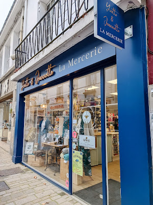Yvette et Jeannette la Mercerie à Auray