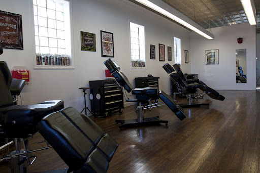 Tattoo Shop «Grinn & Barrett Tattoo and Piercing», reviews and photos, 3021 Leavenworth St, Omaha, NE 68105, USA