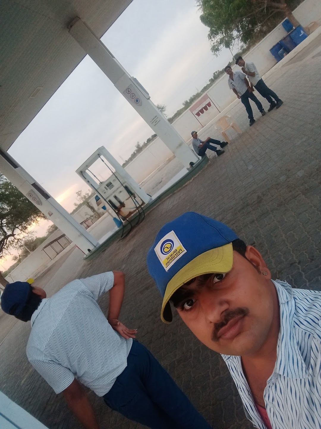 Bharat Petroleum, Petrol Pump -Aau Filling Station