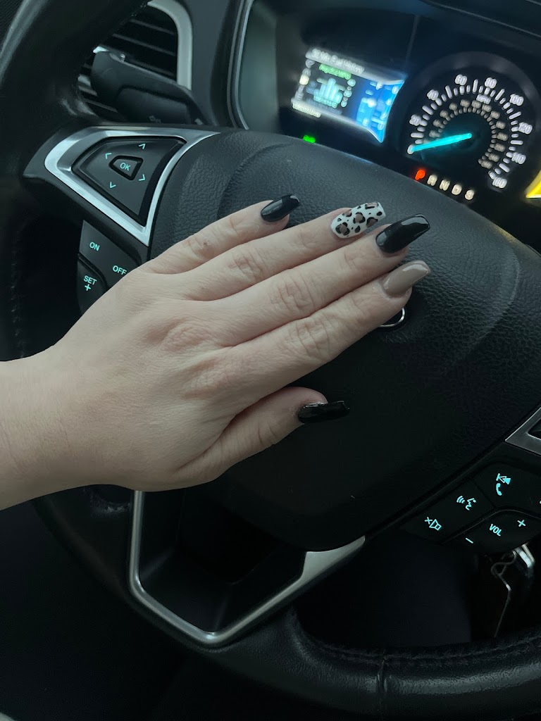 Le's Nail Salon 50010