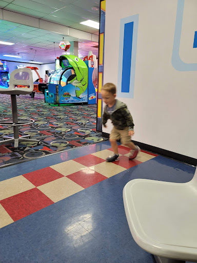 Bowling Alley «Poelking Woodman Lanes», reviews and photos, 3200 Woodman Dr, Kettering, OH 45420, USA