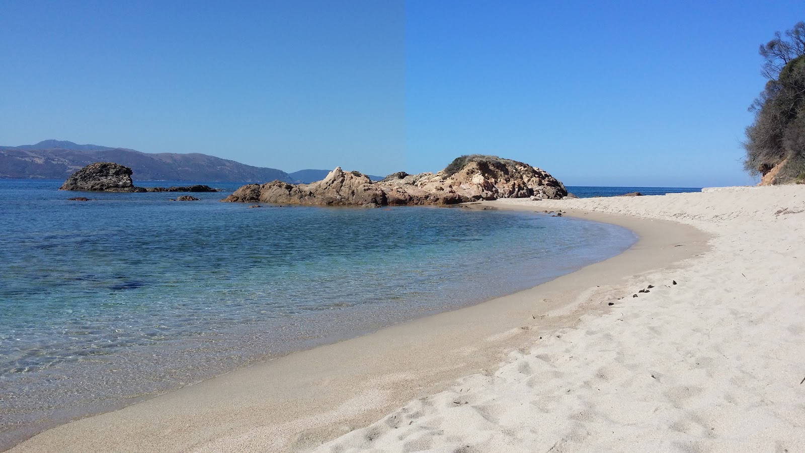 Fotografija Liamone beach II z modra čista voda površino