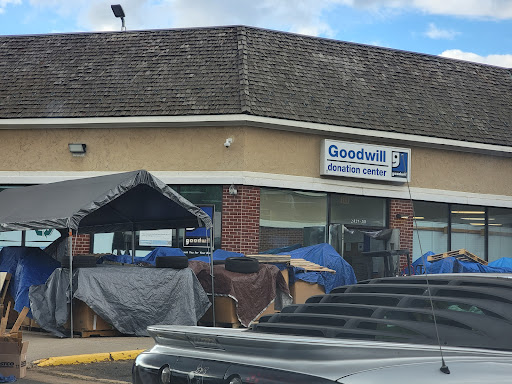 Thrift Store «Goodwill Retail Store & Donation Center», reviews and photos