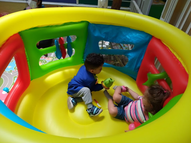 Jardin infantil y sala cuna volantines de colores - Las Condes