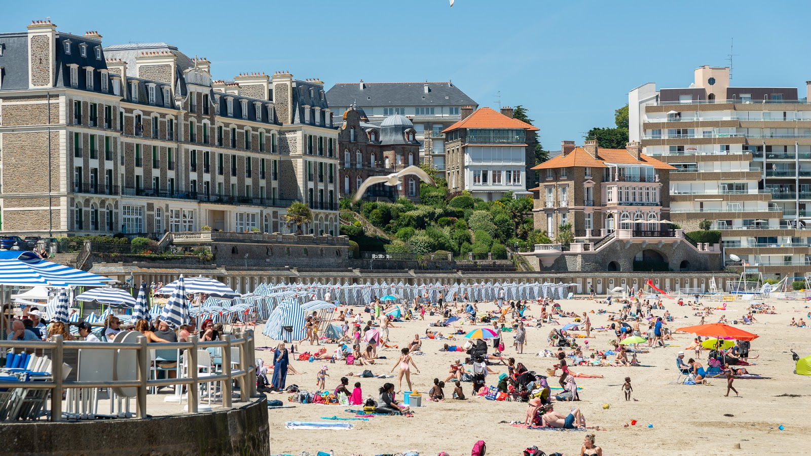 Foto van Plage de l'Ecluse deels hotelgebied