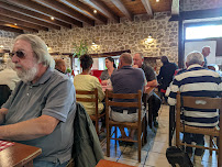 Atmosphère du L'Henriette restaurant (groupe 80 cvts) dans le Livradois Forez en Auvergne à 20 mn d'Ambert. Spécialité Auvergnate à Auzelles - n°5