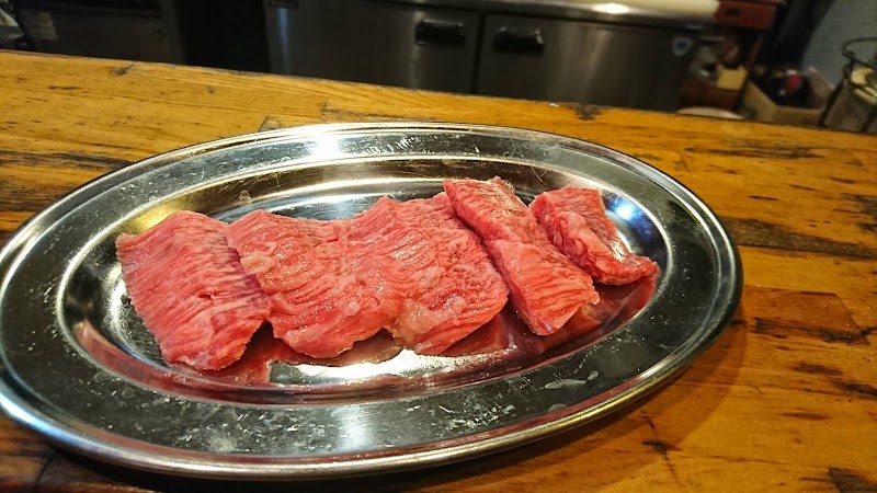 炭火焼肉 まる