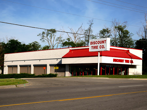 Tire Shop «Discount Tire Store - Palatine, IL», reviews and photos, 1940 N Rand Rd, Palatine, IL 60074, USA