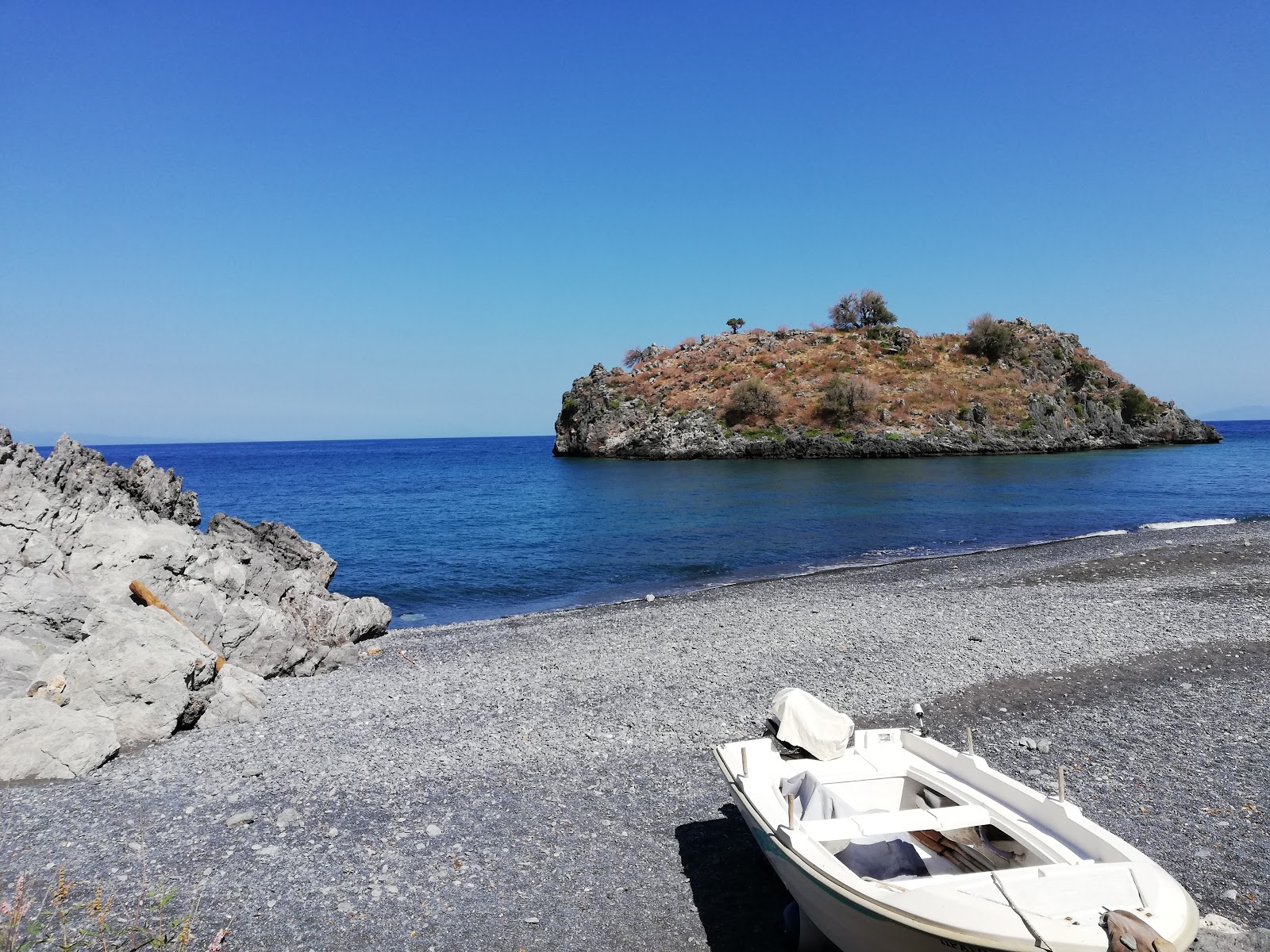 Foto von Sarakiniko beach befindet sich in natürlicher umgebung