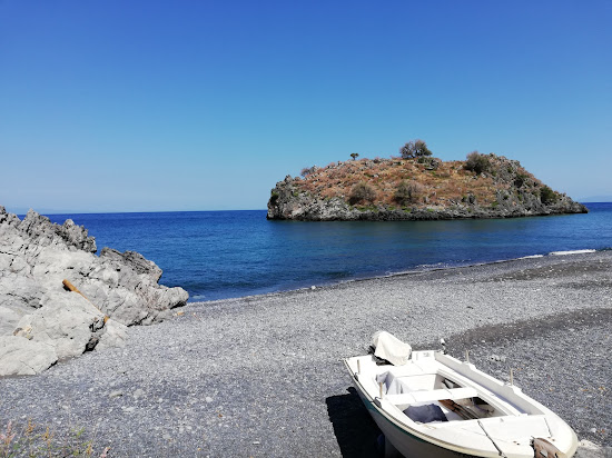 Sarakiniko beach