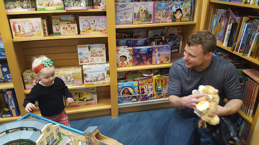 Book Store «Barnes and Noble», reviews and photos, 2500 N Mayfair Rd, Milwaukee, WI 53226, USA