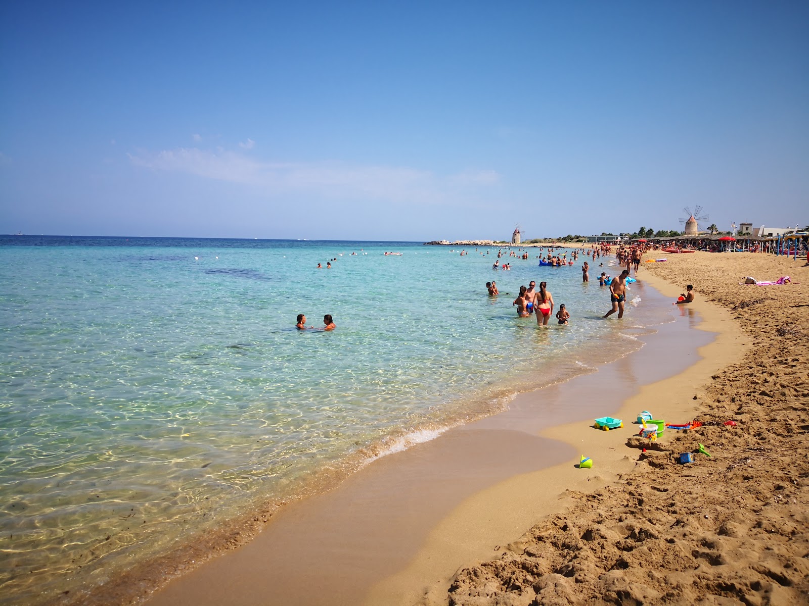 Fotografie cu Spiaggia San Giuliano Trapani cu o suprafață de nisip beige