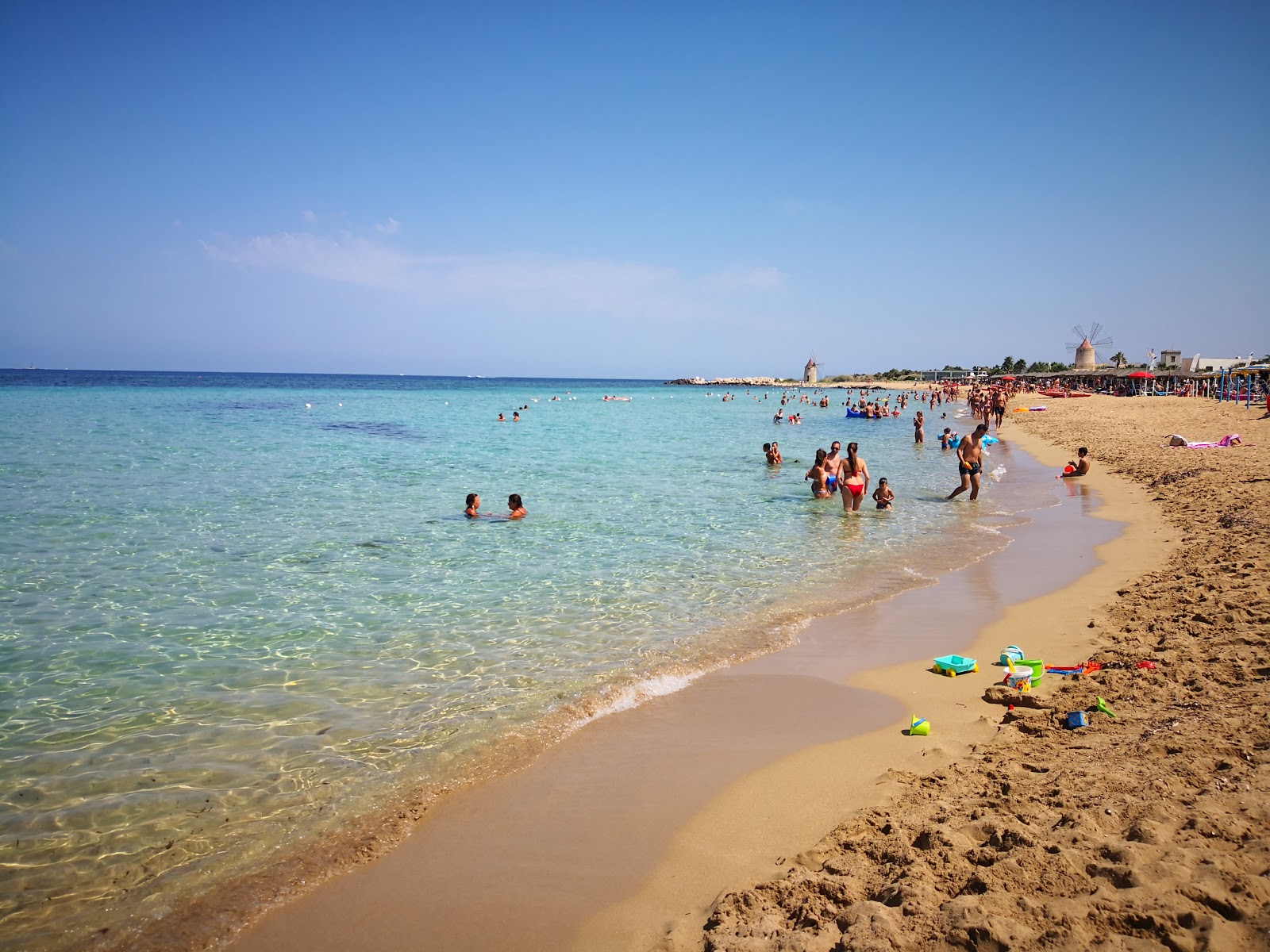 Foto av Spiaggia San Giuliano Trapani med ljus sand yta