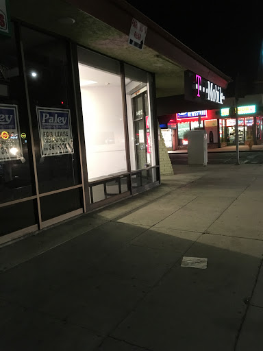 Cell Phone Store «T-Mobile», reviews and photos, 21844 Ventura Blvd, Woodland Hills, CA 91364, USA