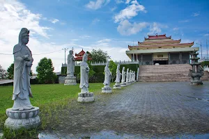 Vihara Avalokitesvara Graha Tanjung Pinang - Kepri image