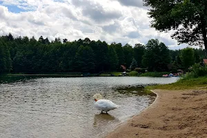 Kameralne Kąpielisko nad jeziorem Jegocinek Mały image