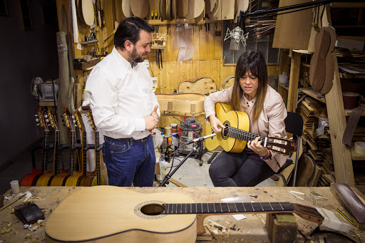 Guitarrería Álvarez y Bernal | Tienda de Guitarras en Sevilla