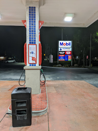 Gas Station «River Road X-press Car Wash», reviews and photos, 199 River Rd, Corona, CA 92880, USA