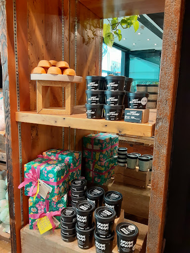 Cosmetics Store «Lush Cosmetics», reviews and photos, 7014 E Camelback Rd, Scottsdale, AZ 85251, USA