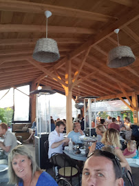 Atmosphère du Bar-restaurant à huîtres La Cabane du Phare à Lège-Cap-Ferret - n°8