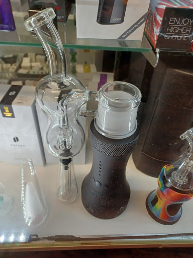 Tobacco Shop «BDT Smoke Shops», reviews and photos, 21640 John R Rd, Hazel Park, MI 48030, USA