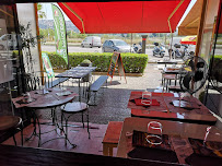 Atmosphère du Restaurant de hamburgers The Corner Burgers Saint Laurent Du Var - n°1