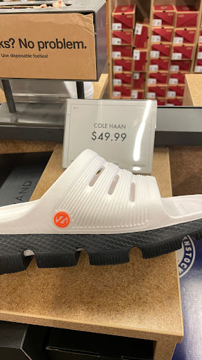 Shoe Store «DSW Designer Shoe Warehouse», reviews and photos, 852 N E Mall Blvd, Hurst, TX 76053, USA