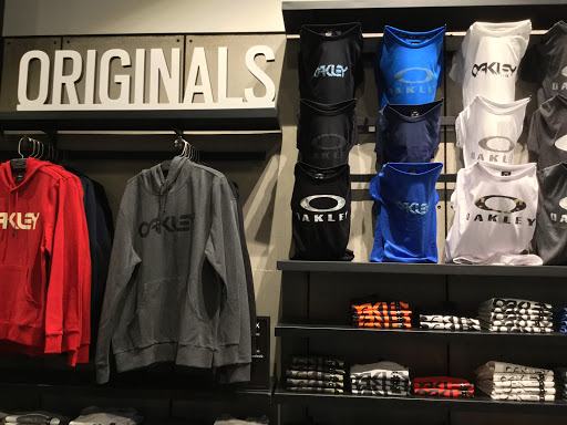 Sunglasses Store «Oakley Store», reviews and photos, 654 Spectrum Center Dr, Irvine, CA 92618, USA