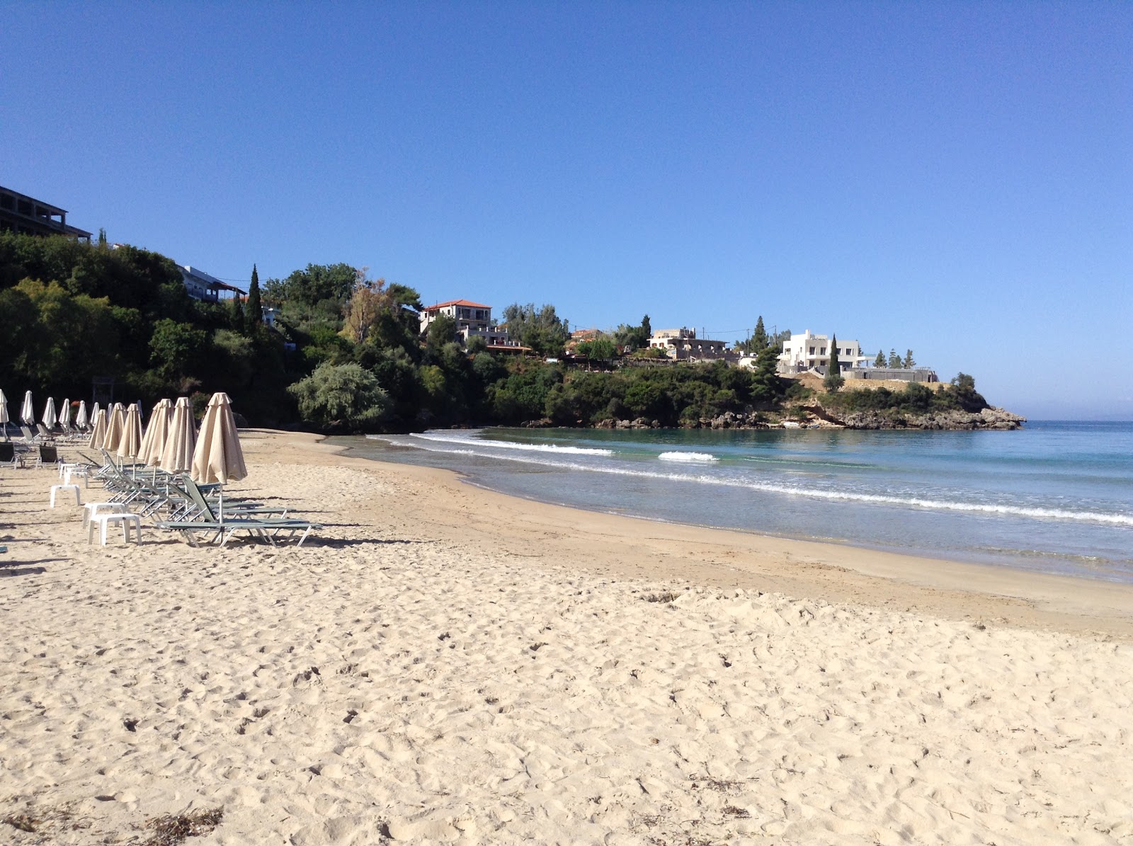 Photo de Paralia Kalogrias avec petite baie