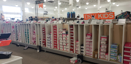 Shoe Store «DSW Designer Shoe Warehouse», reviews and photos, 11531 Fountains Dr, Maple Grove, MN 55369, USA