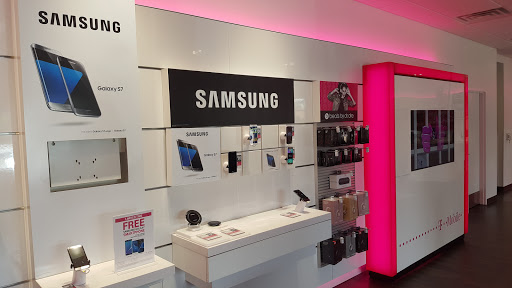 Cell Phone Store «T-Mobile», reviews and photos, 1700 Precinct Line Rd #200, Hurst, TX 76054, USA