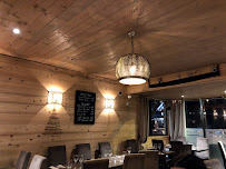 Atmosphère du Restaurant Le Petit Charbon de Bois à Les Deux Alpes - n°3