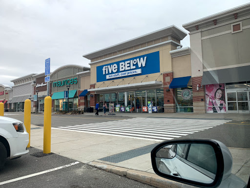 Five Below, 30 Highland Common E, Hudson, MA 01749, USA, 