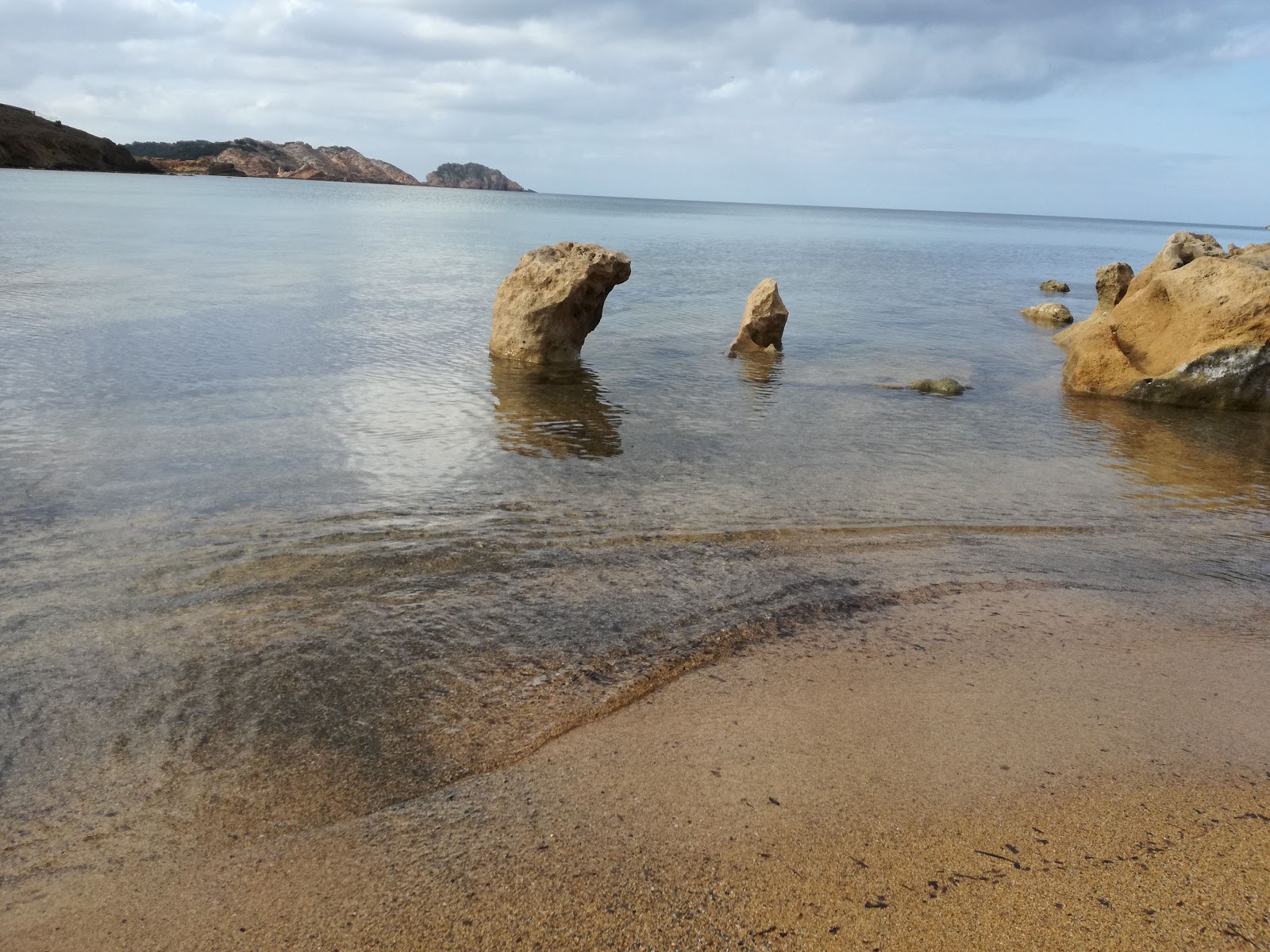 Valokuva Caleta de s'Elisabetista. sisältäen pieni lahti