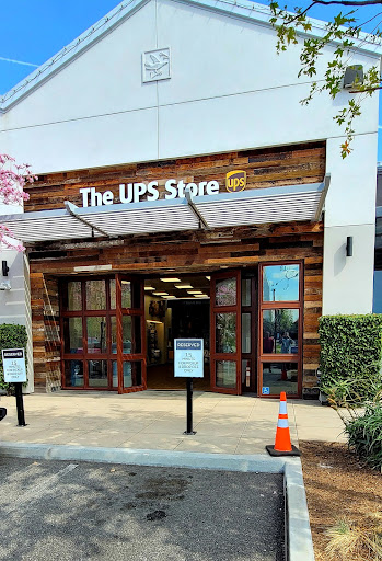 Shipping and Mailing Service «The UPS Store», reviews and photos, 6433 Topanga Canyon Blvd, Canoga Park, CA 91303, USA