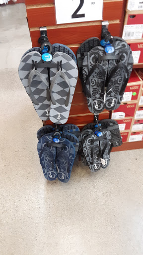 Shoe Store «Shoe City Newport Surf», reviews and photos, 1941 Newport Blvd, Costa Mesa, CA 92627, USA