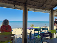 Atmosphère du Bar-restaurant à huîtres Au QG de la mer à Saint-Martin-de-Ré - n°12