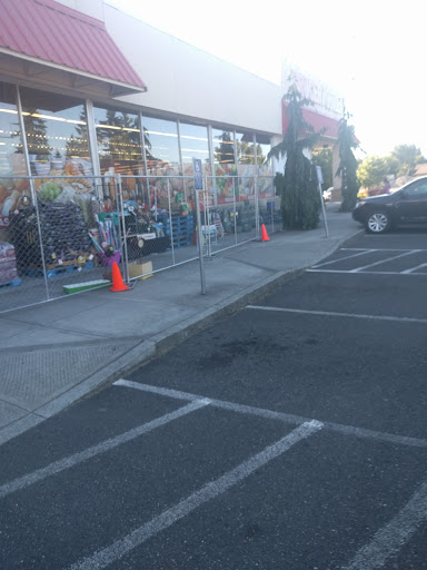 Grocery Store «Grocery Outlet Bargain Market», reviews and photos, 878 Molalla Ave, Oregon City, OR 97045, USA