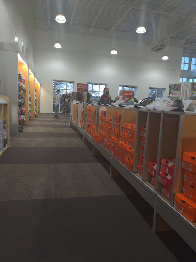 Shoe Store «DSW Designer Shoe Warehouse», reviews and photos, 427 Crossroads Blvd, Cary, NC 27518, USA