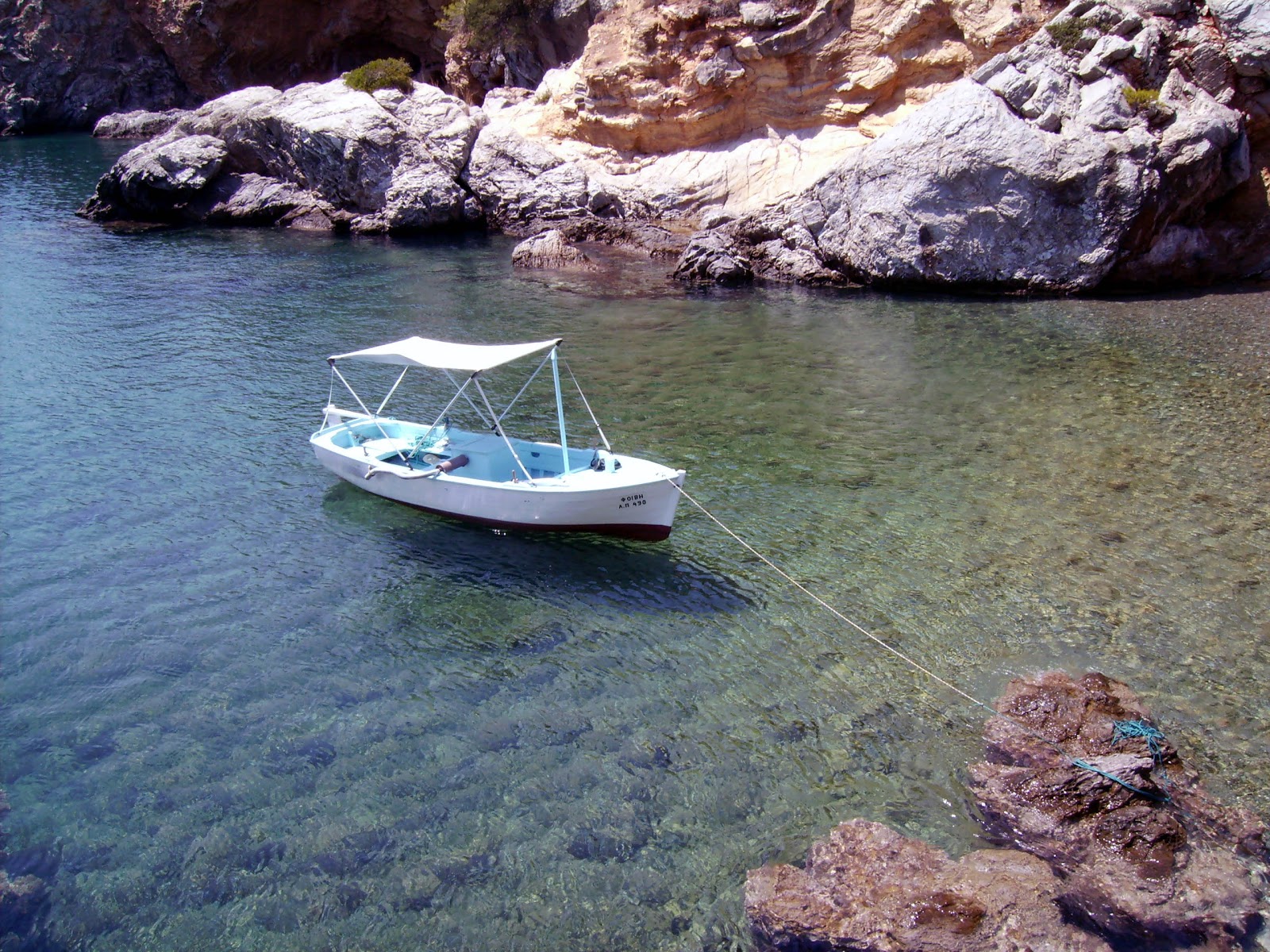 Foto von Monastiri beach VI mit grauer sand & kiesel Oberfläche