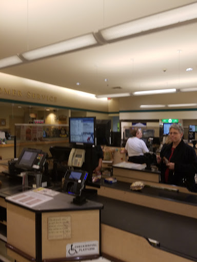 Grocery Store «Hen House #31», reviews and photos, 5800 Antioch Rd, Merriam, KS 66202, USA