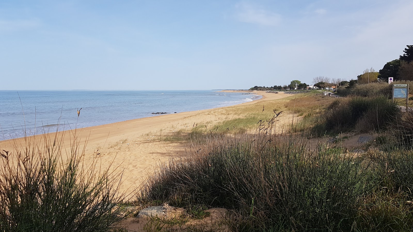 Foto de La-Bree-les-Bains beach y el asentamiento