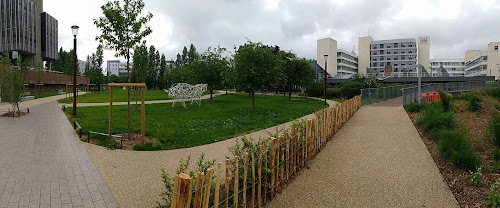 attractions Square Cergy