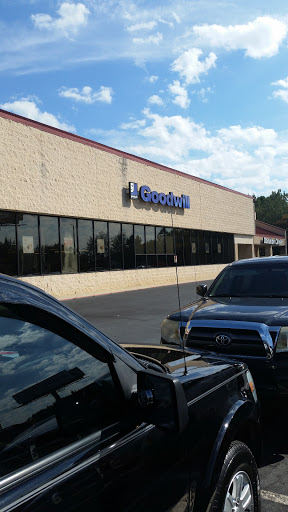 Thrift Store «Goodwill of North Georgia: Kennesaw Store and Donation Center», reviews and photos, 2500 Cobb Pkwy N, Kennesaw, GA 30152, USA
