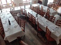 Atmosphère du Restaurant français Le Petit Chinon à Quincy-Voisins - n°16